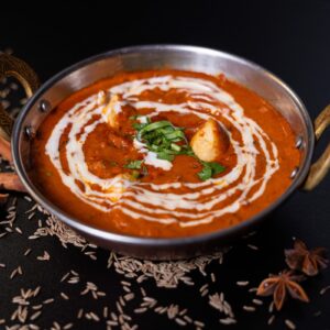 Tejszínnel és különböző fűszerekkel körbedíszített nagy kedvencünk, a csirkés Tikka Masala.