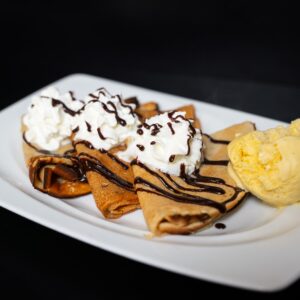 3db palacsinta egy gombóc vaníliafagyival